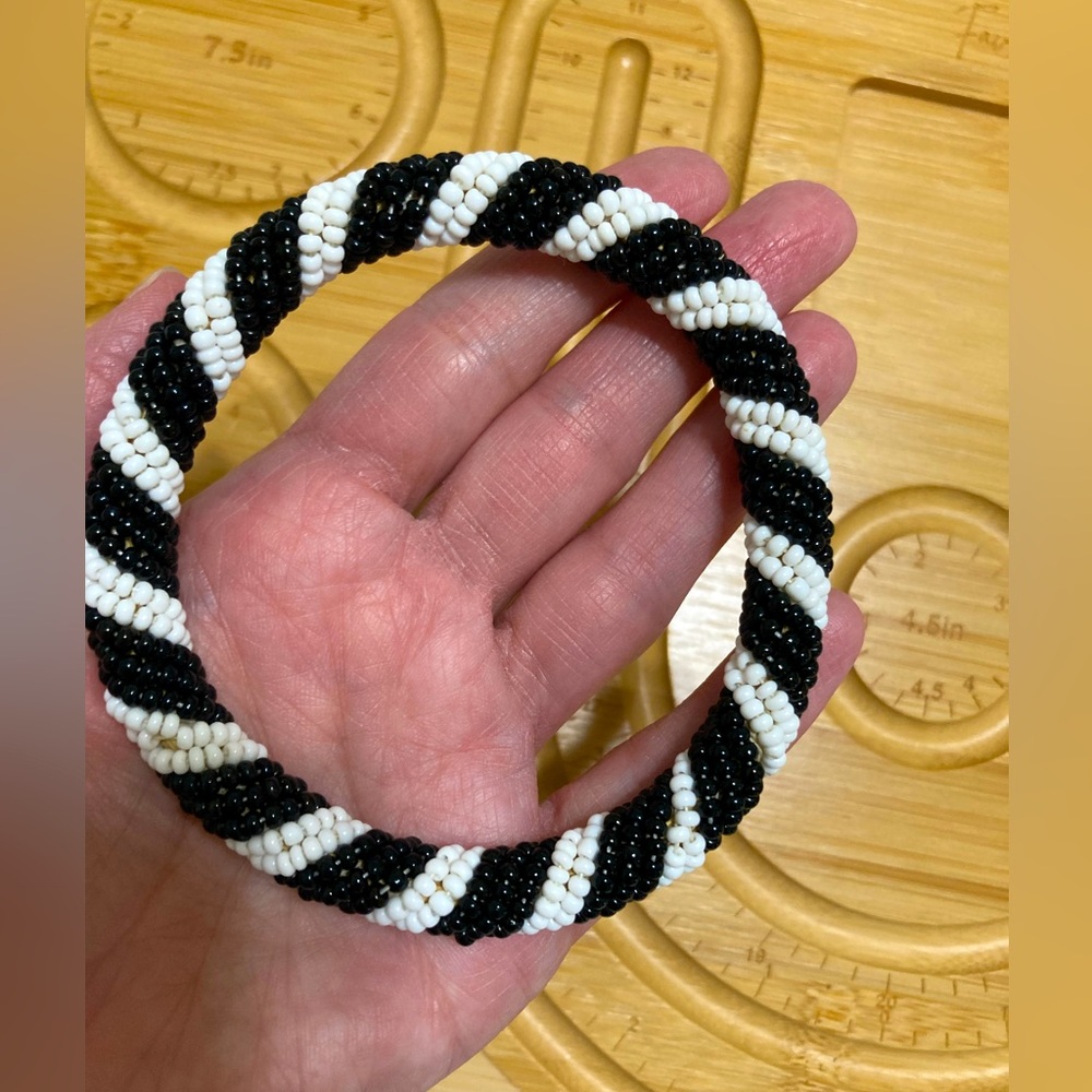 Black and white beaded bangle bracelet 🖤
